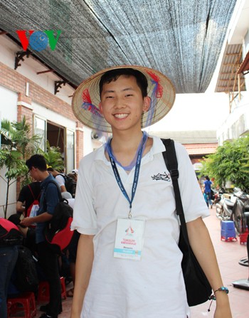 International students tour Bat Trang ceramic craft village  - ảnh 7